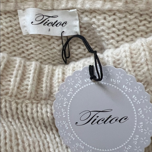 Tictoc Off Shoulder American Flag Sweater Cream Knit Americana Cozy Small NWT - Picture 7 of 12